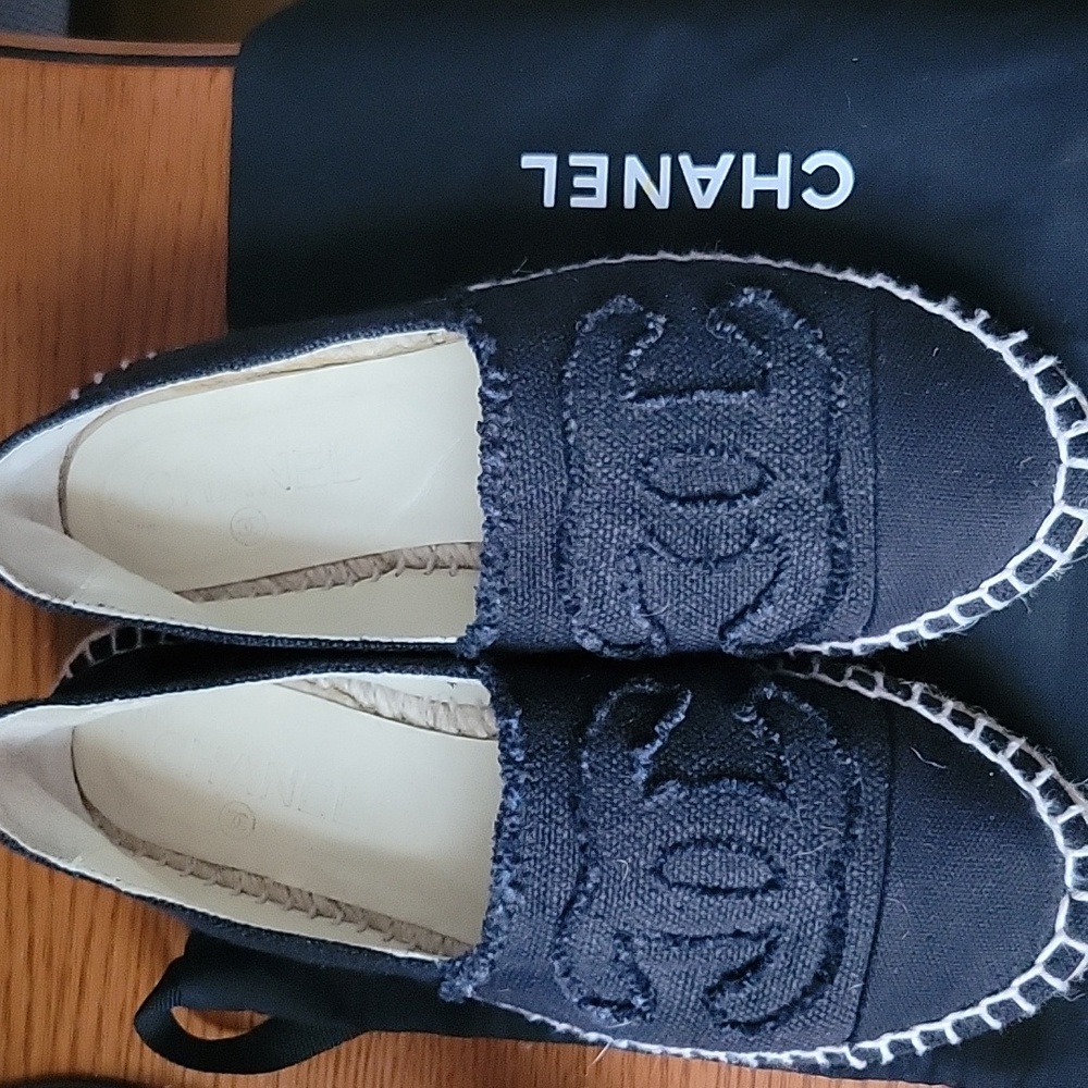 Chanel classic logo shoes size 7 - Picture 14 of 14
